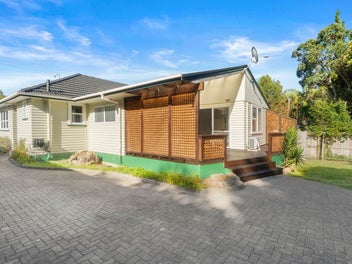 Full Section Bargain – Walk to Glenfield Mall