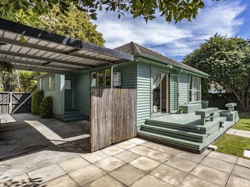 Cosy Family Home Plus a Bonus Cottage!