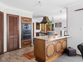 Spacious Brick Home on 697sqm!