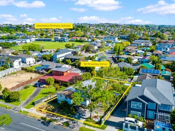 Home & Minor dwelling on 607 sqm in Macleans Zone