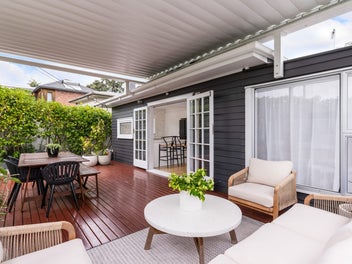 Settle In, Stretch Out