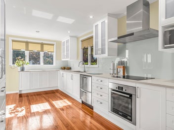 Elegant Family Living in a Sought-After Richmond!