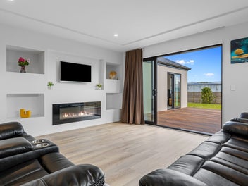 Vendors' Plans Changed, Must Be Sold!