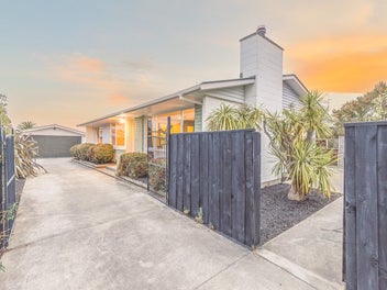 Coastal Comfort By The Sea