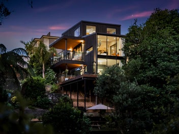 Architectural Oasis in Strandon