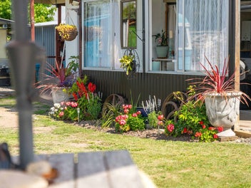 A Peaceful Place to Downsize or Holiday!