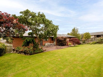 Owner's say this HAS TO SELL!