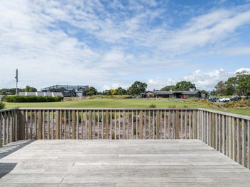 Space to Play. Views to Stay | 44A Golf Road