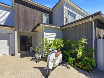 Sun-Filled Private Retreat with Poolside Living