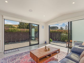 Sun, Space & Privacy on Sunningdale Drive