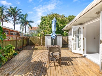 Modern Comfort Meets Private Outdoor Living