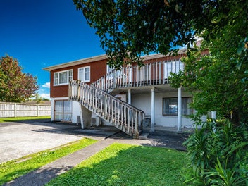 878m² MHU Flat Land Do Up or Rebuild