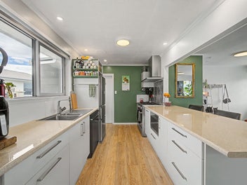 Room for Living, Relaxing and Growing