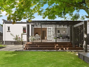 Rare Renovated Character Oasis on 1,002m² + Studio