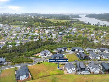 Elevated 541m² Section – 10 Third Fairway Place