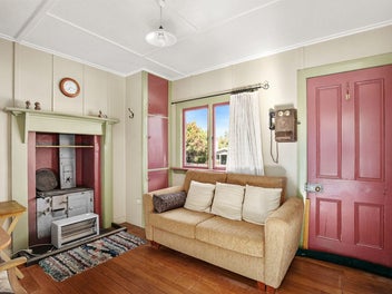 COTTAGE WITH CHARACTER