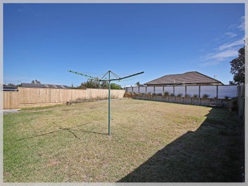 Elevated Fully Fenced Section With No Covenants!