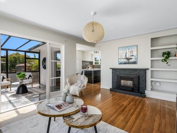 Solid Brick Living–Hill Park School Zone!