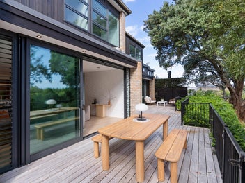 VIEWS TO LIVE IN - OFFSHORE VENDOR SELLS