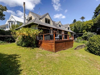 Private park-side living in central location