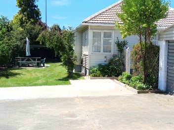Image 1 of 7