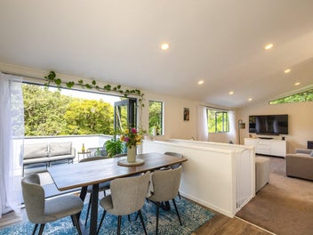 Your Onetangi escape - short walk to the beach