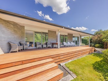 Lakeside lifestyle living!