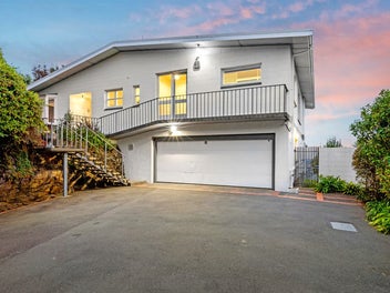 *Auction brought forward Wed 1 April 4pm onsite*