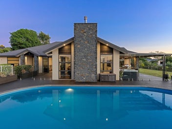 SERIOUS SALE, VENDORS PURCHASED!