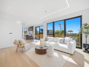 Corner Coastal Living in Long Bay