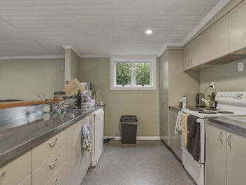 Sunny and spacious investment