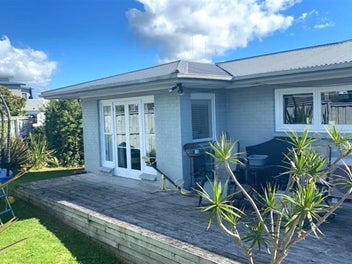 Image 1 of 7