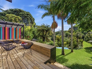 Vibrant Beach Retreat Nestled in Nature