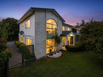 Private Cul-de-Sac Living with Water Views