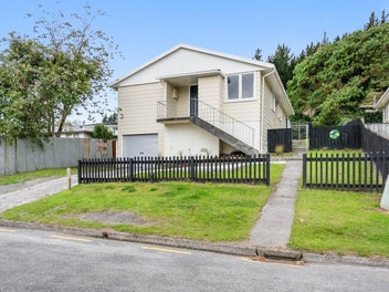 Charming family home in Wainuiomata awaits you!