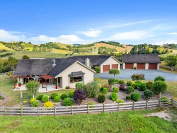 Elegance Personified X 2 (4.0Ha) Classic car l...