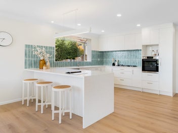 Renovated Single Level Brick & Tile in the Heights