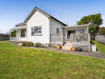 Family Friendly Charm with Modern Comfort