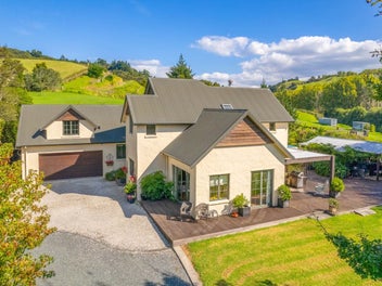 "Bonjour Puhoi"