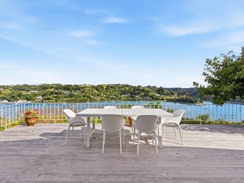 The Summer House - Coastal Living with Sublime...