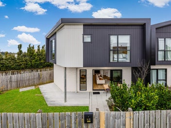 MODERN 3 BRM STYLING. FREEHOLD-CBD/SEA VIEWS.