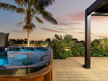 Fitzroy - Privacy, sea views & sunsets