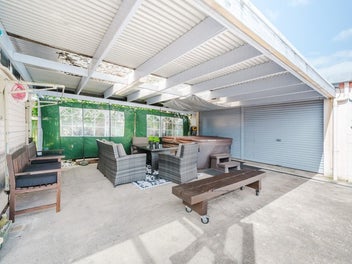Big Family Home on1012m2 section