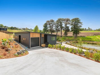 Modern family living, close to schools