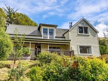 Timeless country charm in a seaside location
