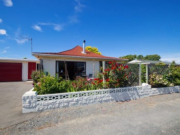 Private, Sunny and Close to Town!