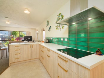 Vendors on the move, Must be Sold!