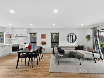 FIND: The Corner Advantage - Space, Sun & Privacy