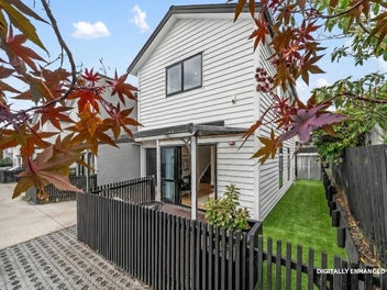 FIND: The Corner Advantage - Space, Sun & Privacy