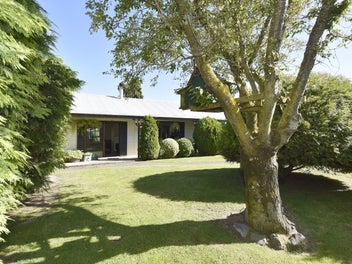 'Memory Cottage' A Modern Colonial Cottage.
